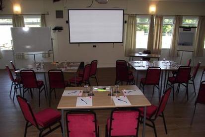 Perfect for presentations and meetings, with a large projection screen and refreshments available.